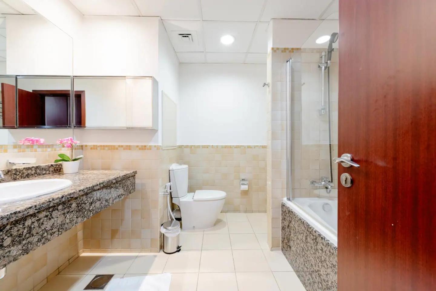 Moonlight Hostel Jbr - 2Min Walk To Jbr Beach - Gym - 2Min Metro Station - Poll Dubai Exterior photo